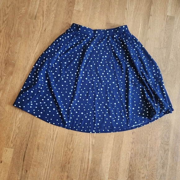 Yathon Dresses & Skirts - X6- NWOT Yathon Navy and White Skirt XL